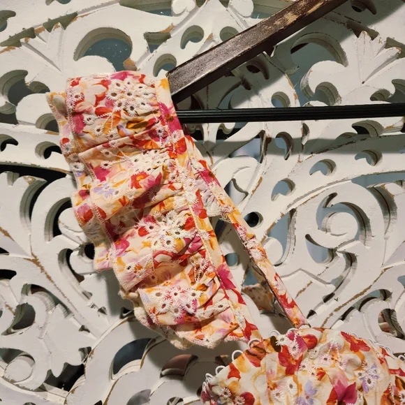 ASTR THE LABEL BAYLIN FLORAL PEPLUM TOP WOMENS SIZE XSMALL - Picture 10 of 16